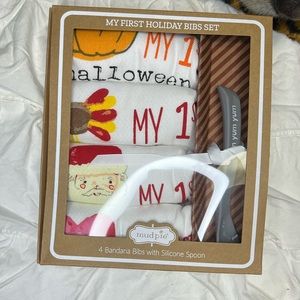 Mud Pie First Holiday Bibs